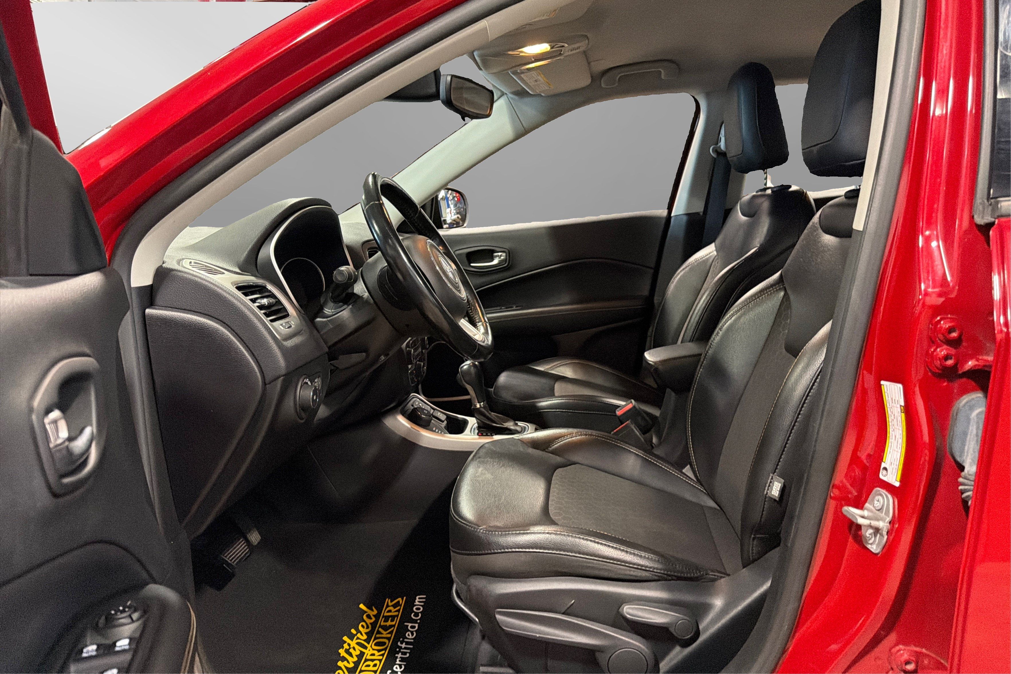 Used 2020 Jeep Compass Latitude AWD/4WD image 17