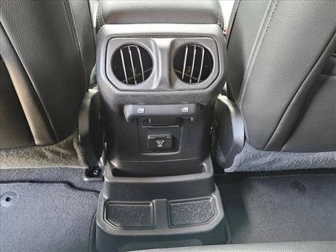 Used 2023 Jeep Wrangler Unlimited Sahara AWD/4WD image 18