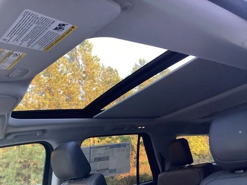 New 2025 Ford Expedition Active image 85