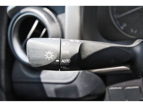 Used 2018 Toyota RAV4 LE FWD image 20