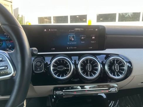 Used 2023 Mercedes-Benz CLA 250 4MATIC image 28