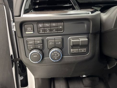 New 2026 Chevrolet Suburban Z71 w/ Comfort Package image 27