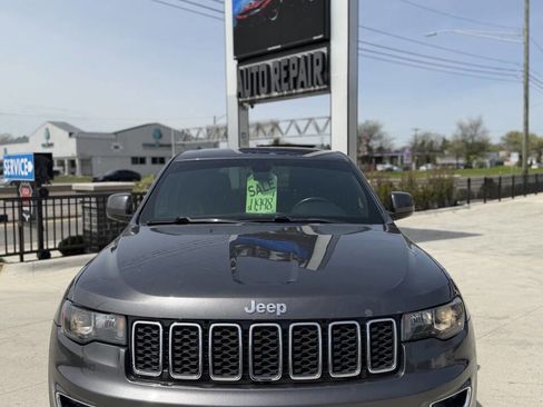 Used 2017 Jeep Grand Cherokee Laredo w/ Quick Order Package 23E AWD/4WD image 2