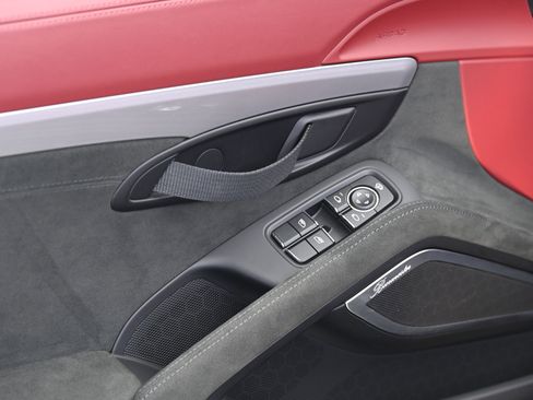 Used 2022 Porsche 718 Boxster Spyder image 26