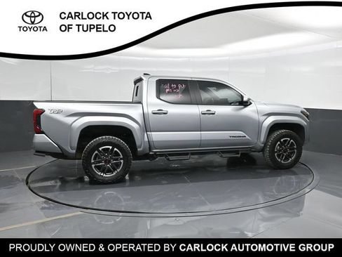 Used 2025 Toyota Tacoma TRD Sport w/ TRD Sport Upgrade Package AWD/4WD image 4
