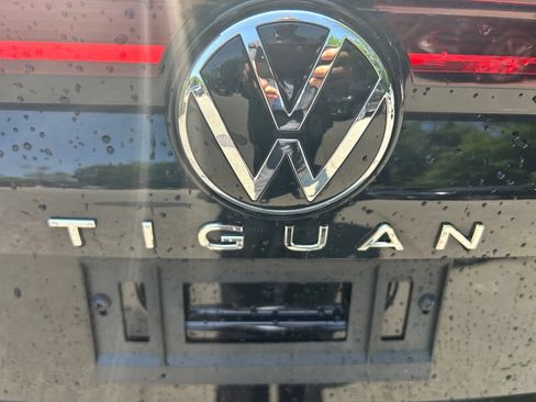 Used 2025 Volkswagen Tiguan SE AWD/4WD image 26