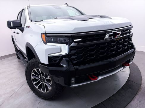 Used 2023 Chevrolet Silverado 1500 ZR2 w/ Technology Package AWD/4WD image 11