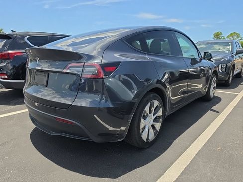 Used 2024 Tesla Model Y 2WD image 14