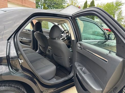 Used 2009 Chrysler 300 LX RWD image 13