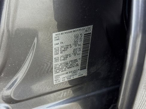 Used 2024 Nissan Titan SV w/ SV Convenience Package image 27