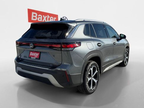 New 2025 Volkswagen Tiguan SE image 11