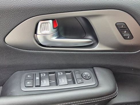 Certified 2027 Chrysler Pacifica Select FWD image 24