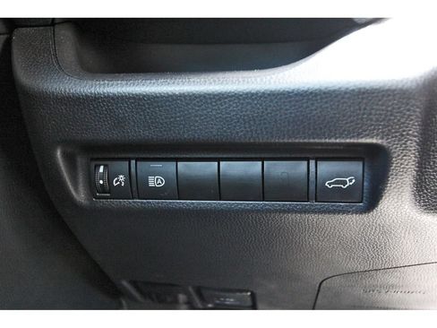 Used 2022 Toyota RAV4 XLE w/ Convenience Package FWD image 22