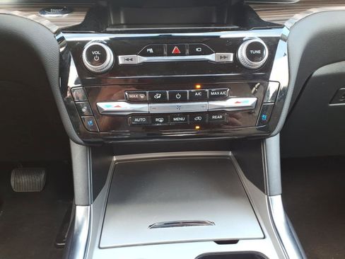 Used 2023 Ford Explorer Limited w/ Equipment Group 301A image 22