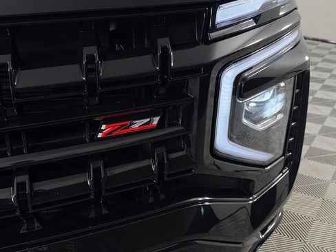 Used 2025 Chevrolet Suburban Z71 image 11