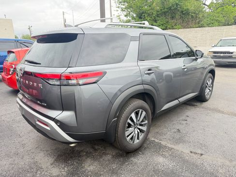 Used 2025 Nissan Pathfinder SL image 2