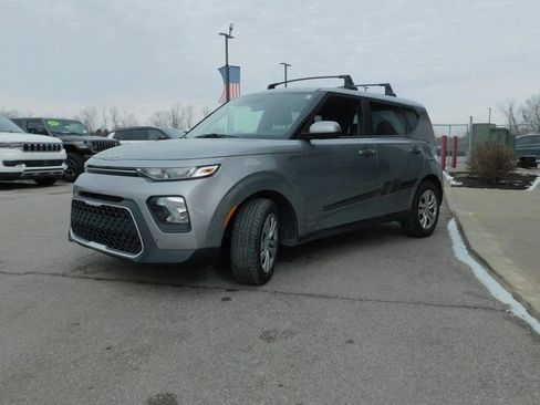 Used 2022 Kia Soul LX image 4
