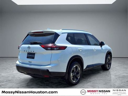 Certified 2025 Nissan Rogue SV w/ SV Premium Package FWD image 7