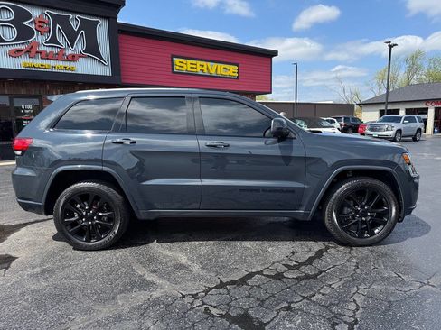 Used 2018 Jeep Grand Cherokee Altitude AWD/4WD image 8