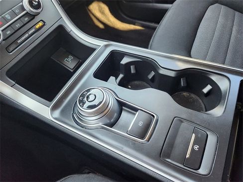 Used 2022 Ford Edge SE w/ Black Appearance Package image 17