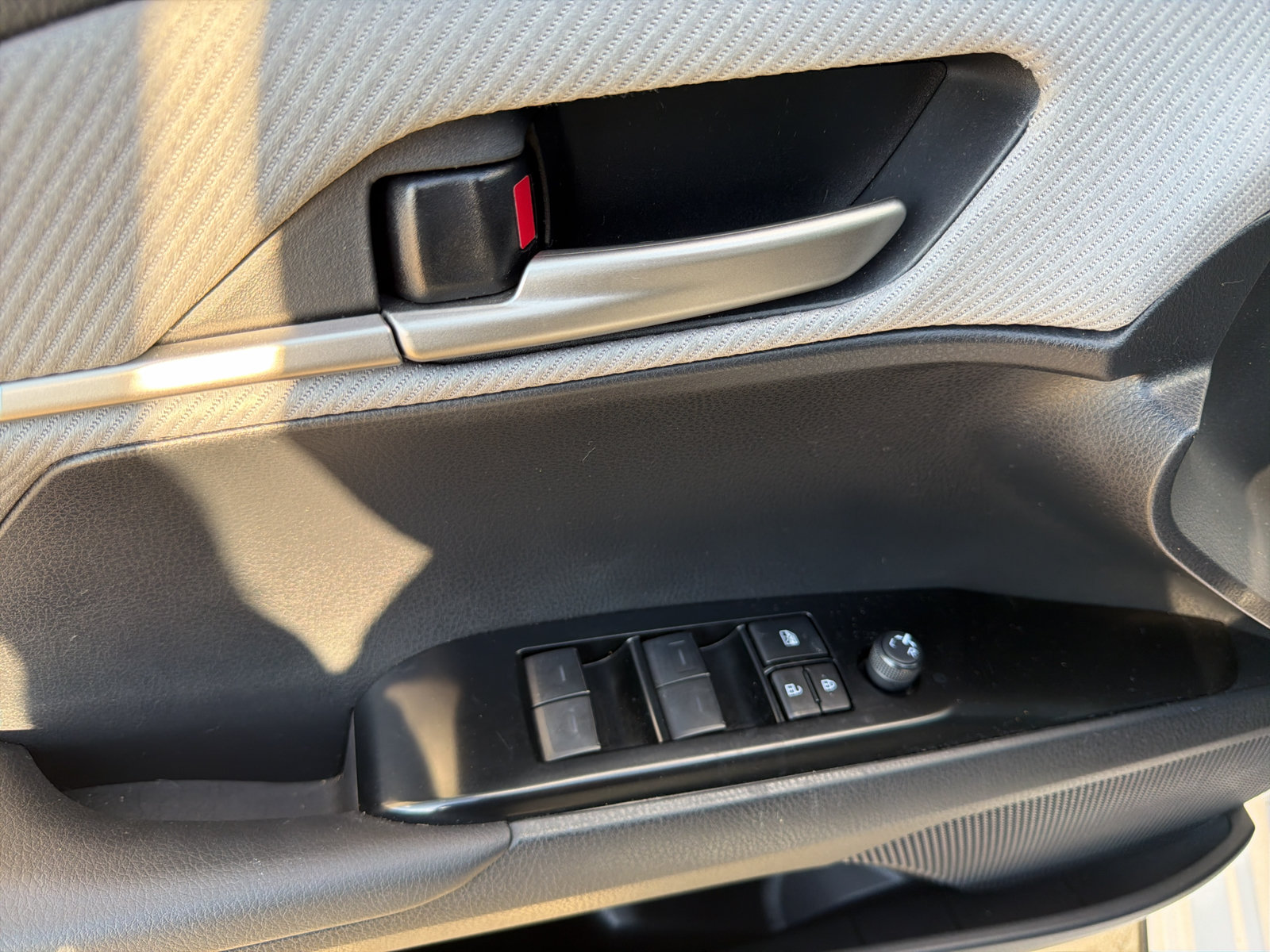 Used 2025 Toyota Camry SE w/ Convenience Package FWD image 10
