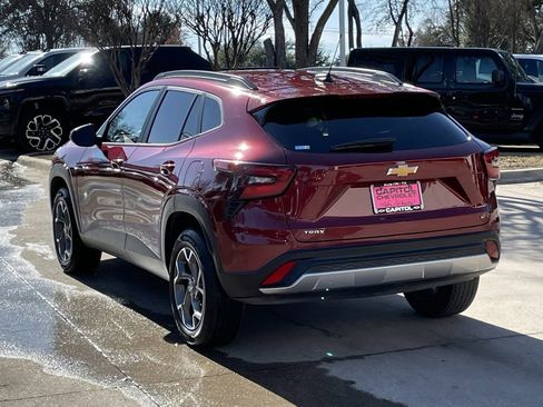 Used 2025 Chevrolet Trax LT image 4