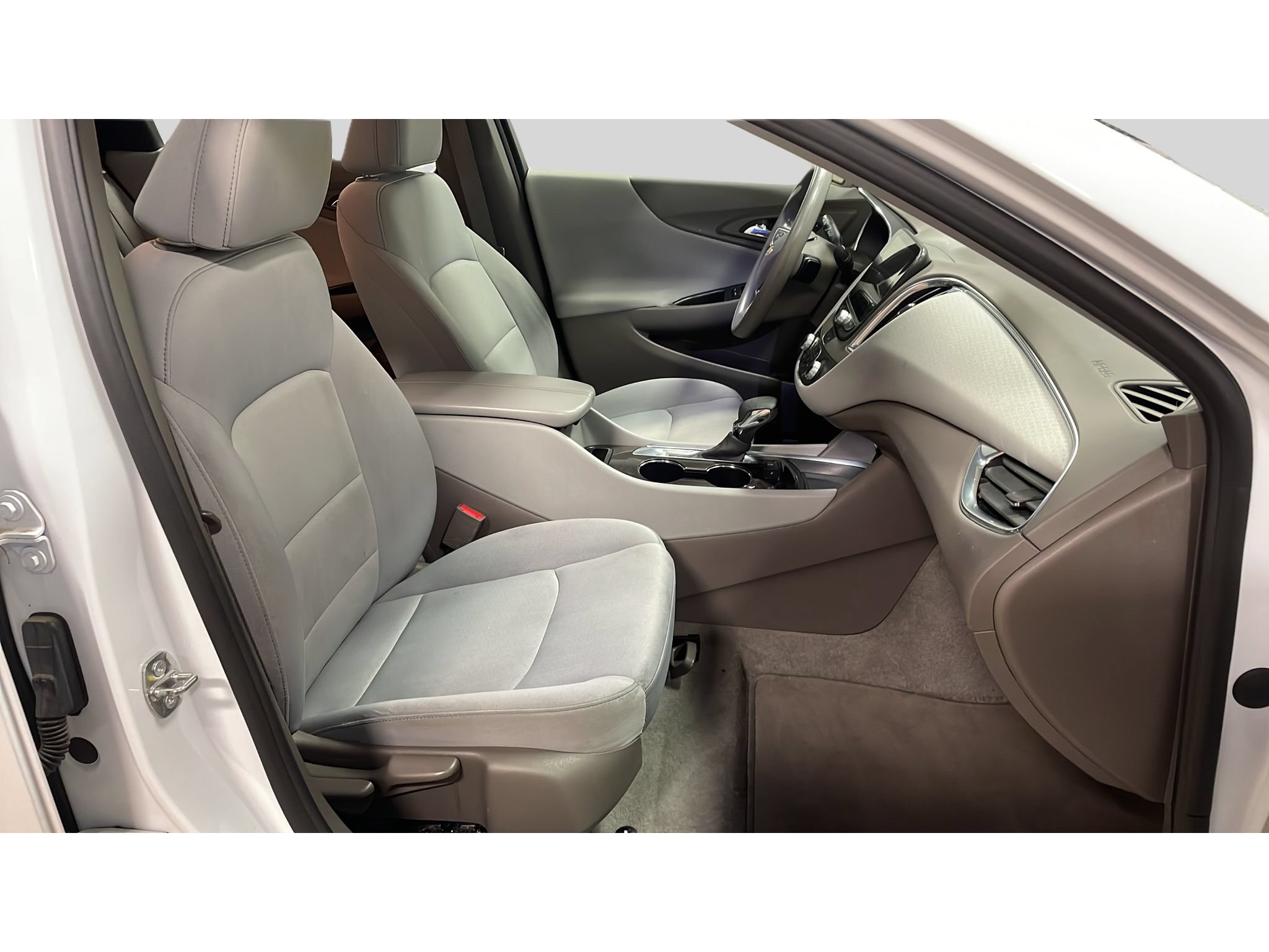 Used 2021 Chevrolet Malibu LT FWD image 17