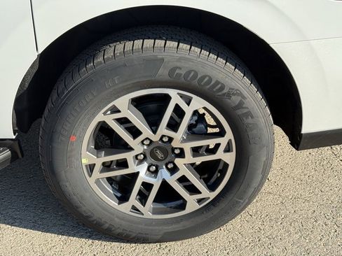 New 2025 Ford Expedition Max Active image 5