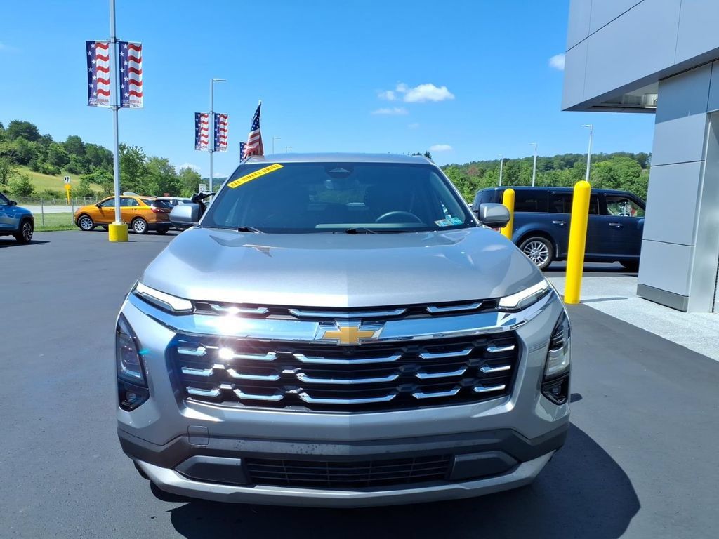 Used 2026 Chevrolet Equinox LT w/ Safety and Technology Package AWD/4WD image 3