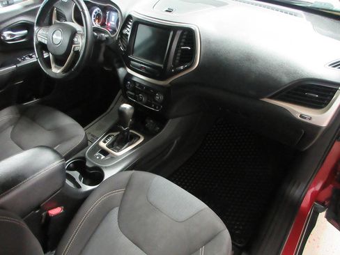 Used 2016 Jeep Cherokee Latitude w/ Cold Weather Group image 16