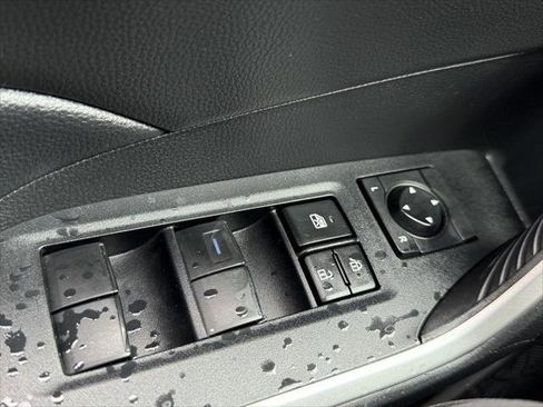 Certified 2022 Toyota RAV4 LE AWD/4WD image 21