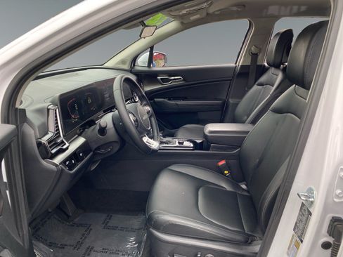Used 2024 Kia Sportage EX FWD image 9