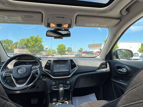 Used 2017 Jeep Cherokee 75th Anniversary AWD/4WD image 21