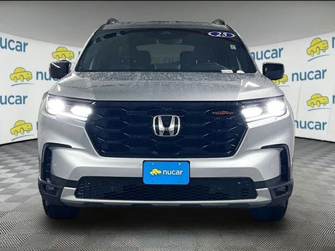 Used 2025 Honda Pilot TrailSport image 2