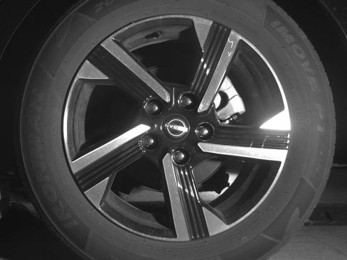 Used 2025 Nissan Sentra SV FWD image 14