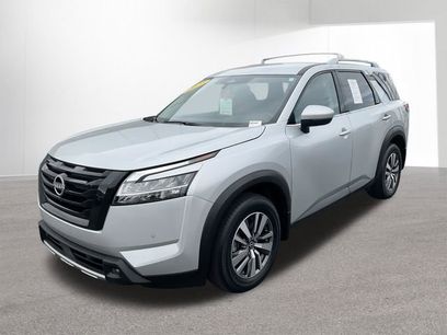 Used 2023 Nissan Pathfinder SL w/ Black Appearance Package
