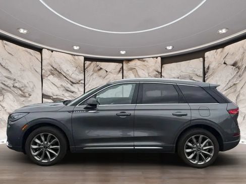 Used 2022 Lincoln Corsair AWD w/ Premium Package image 4