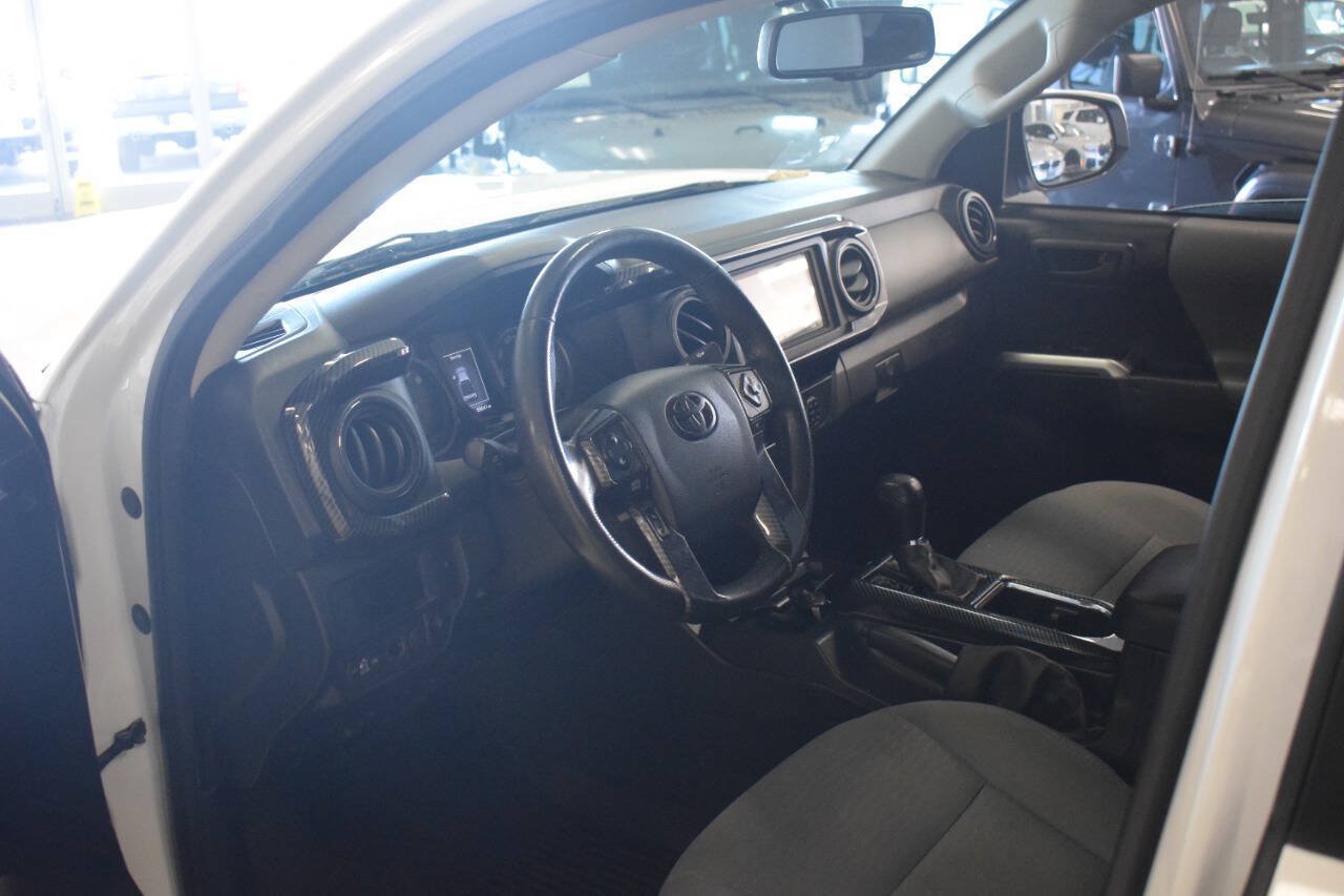 Used 2017 Toyota Tacoma SR5 RWD image 27