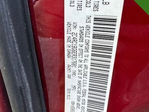 Used 2014 Chrysler Town & Country Touring image 9