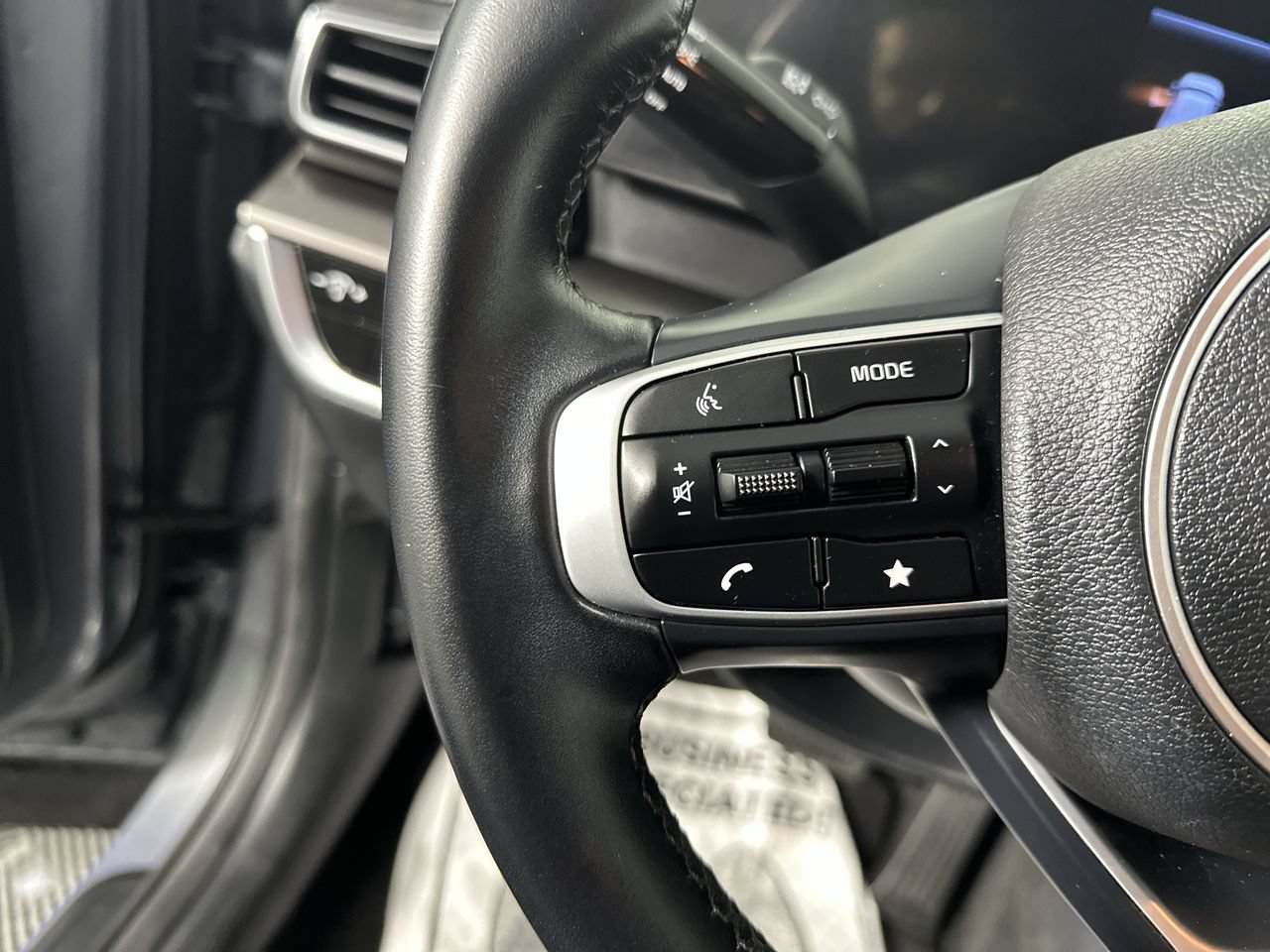 Used 2024 Kia Sportage EX FWD image 6