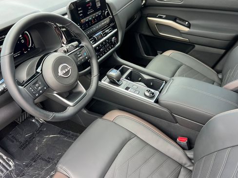 New 2025 Nissan Pathfinder Platinum w/ Cargo Package image 10