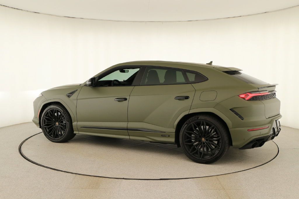Used 2025 Lamborghini Urus SE AWD/4WD image 3