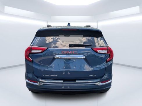 Used 2024 GMC Terrain Denali w/ Denali Premium Package image 4