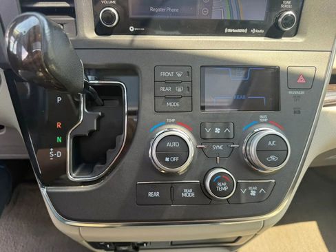 Used 2018 Toyota Sienna XLE w/ XLE Navigation Package AWD/4WD image 22