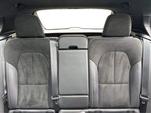 Used 2021 Volvo XC40 T5 R-Design w/ Climate Package image 18