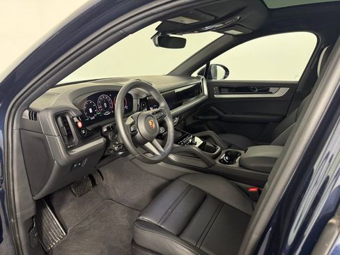 Certified 2026 Porsche Cayenne Coupe image 4