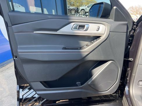 New 2026 Ford Explorer Active RWD image 14