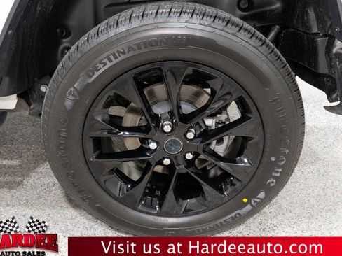 Used 2024 Jeep Wrangler Unlimited Sahara w/ Technology Group AWD/4WD image 10