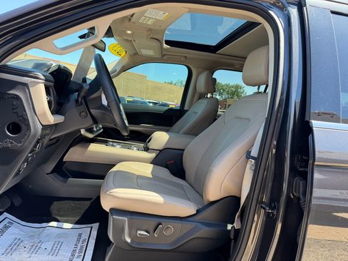 Used 2023 Ford Expedition Limited AWD/4WD image 7
