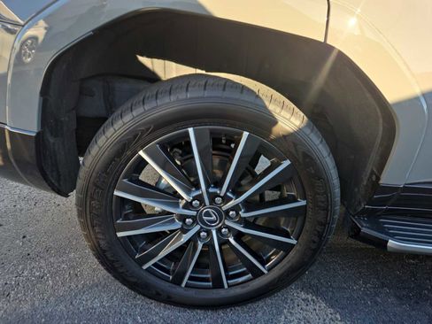 Used 2024 Lexus GX 550 image 3